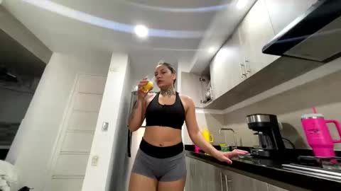 Snapshot of big__pussy69 chatting on May 4, 1:29 pm big__pussy69 online show from May 4, 1:29 pm