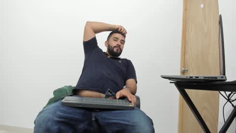 Snapshot of big_dad69 chatting on November 4, 1:59 am Tommy online show from November 4, 1:59 am