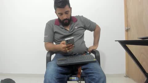 Snapshot of big_dad69 chatting on November 19, 1:44 pm Tommy online show from November 19, 1:44 pm