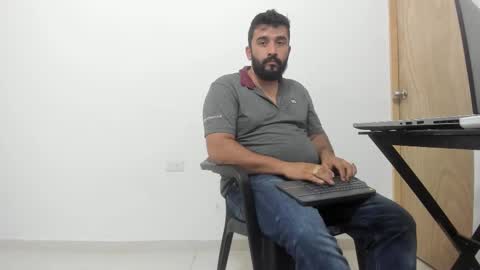 Snapshot of big_dad69 chatting on November 20, 2:45 am Tommy online show from November 20, 2:45 am