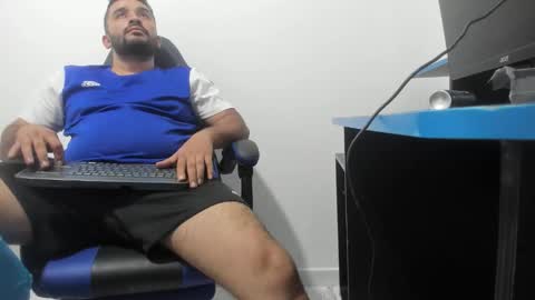 Snapshot of big_dad69 chatting on February 8, 3:32 am Tommy online show from February 8, 3:32 am