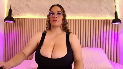 Snapshot of big_tits_in_your_face chatting on October 15, 4:51 pm Tell me Sophia online show from October 15, 4:51 pm