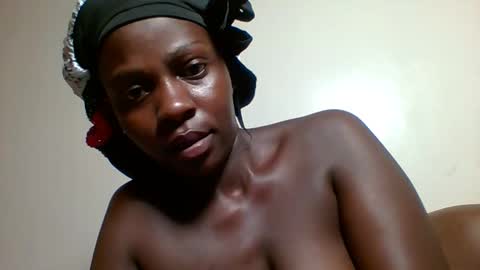 Snapshot of bigass_berry chatting on February 7, 2:04 am bigass online show from February 7, 2:04 am