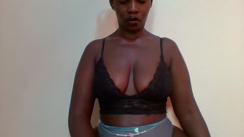 Snapshot of bigass_berry chatting on February 9, 2:10 pm bigass online show from February 9, 2:10 pm