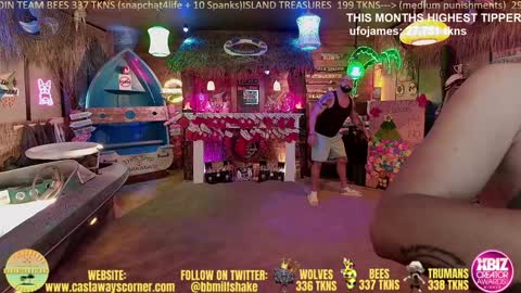 Snapshot of bigbananamilfshake chatting on December 7, 4:20 am Mya and Angelo online show from December 7, 4:20 am