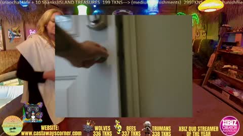 Snapshot of bigbananamilfshake chatting on January 21, 7:47 am Mya and Angelo online show from January 21, 7:47 am