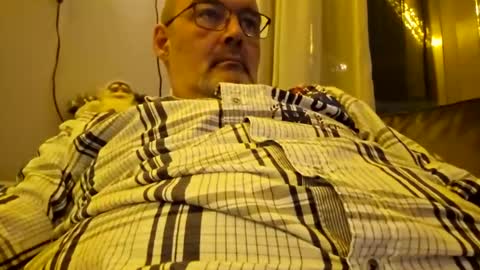 Snapshot of bigbibear88 chatting on December 8, 7:32 pm bigbibear88 online show from December 8, 7:32 pm