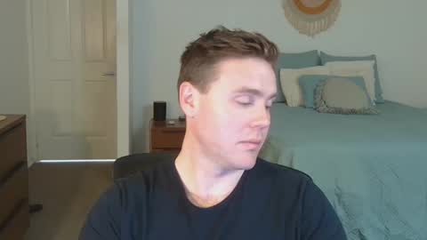 bigblueeyes333 online show from October 5, 5:28 am