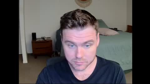 bigblueeyes9876 online show from July 27, 2:07 am