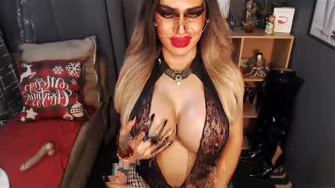 Loraine Cruz online show from February 21, 1:44 am