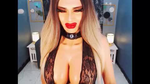 Snapshot of bigbomblhoraine chatting on May 10, 3:50 pm Loraine Cruz online show from May 10, 3:50 pm