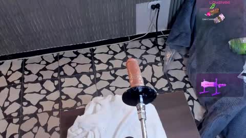 Snapshot of bigboobs_violeta chatting on November 5, 9:04 pm VIOLETA online show from November 5, 9:04 pm