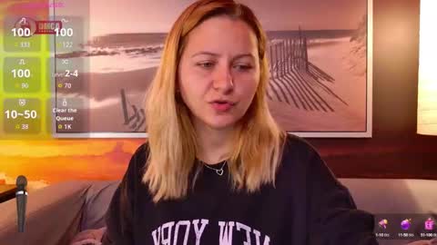 Snapshot of bigboobsarri chatting on October 14, 6:25 am BigBoobsArri online show from October 14, 6:25 am