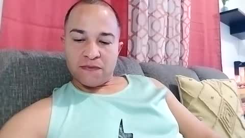 Snapshot of bigboom_85 chatting on February 23, 12:13 pm Jay online show from February 23, 12:13 pm