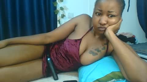 Snapshot of bigboootyy chatting on September 27, 7:24 am BigBoootyy online show from September 27, 7:24 am