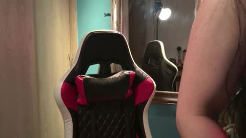 Snapshot of bigboottyxxx chatting on November 1, 2:02 am kyra Moor online show from November 1, 2:02 am