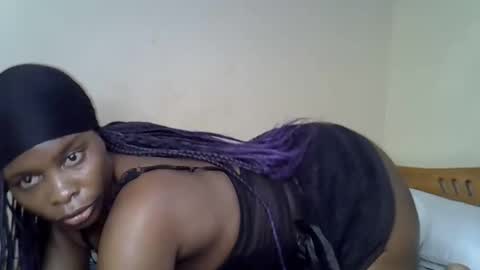 Snapshot of bigbooty_dimples chatting on November 1, 8:55 pm Vee online show from November 1, 8:55 pm