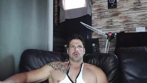 Snapshot of bigboyband chatting on October 23, 3:33 pm Bigboyband online show from October 23, 3:33 pm