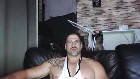 Snapshot of bigboyband chatting on November 3, 6:09 pm Bigboyband online show from November 3, 6:09 pm