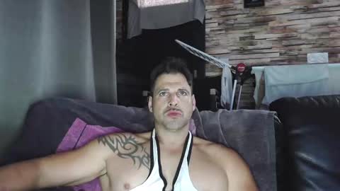 Snapshot of bigboyband chatting on November 6, 2:51 pm Bigboyband online show from November 6, 2:51 pm