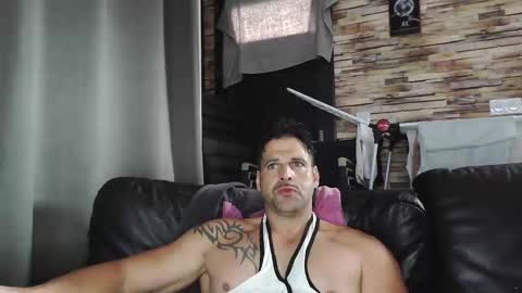 Snapshot of bigboyband chatting on November 7, 12:49 pm Bigboyband online show from November 7, 12:49 pm