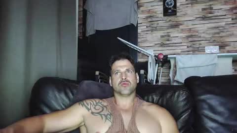 Snapshot of bigboyband chatting on November 8, 5:12 pm Bigboyband online show from November 8, 5:12 pm