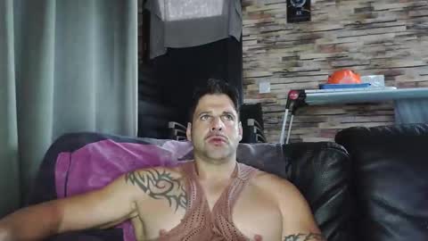 Snapshot of bigboyband chatting on November 11, 10:48 am Bigboyband online show from November 11, 10:48 am