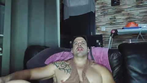 Snapshot of bigboyband chatting on November 19, 4:07 pm Bigboyband online show from November 19, 4:07 pm