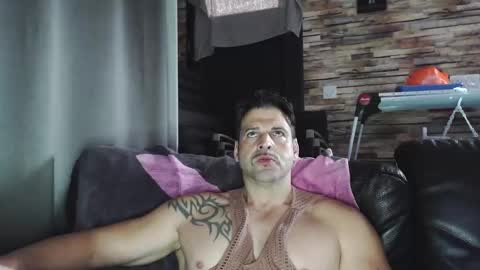 Snapshot of bigboyband chatting on November 20, 8:14 am Bigboyband online show from November 20, 8:14 am