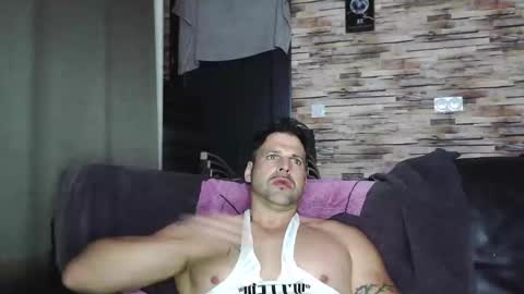 Snapshot of bigboyband chatting on November 22, 6:40 pm Bigboyband online show from November 22, 6:40 pm