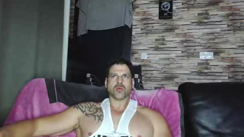 Snapshot of bigboyband chatting on November 25, 7:03 pm Bigboyband online show from November 25, 7:03 pm