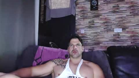 Snapshot of bigboyband chatting on November 30, 4:00 pm Bigboyband online show from November 30, 4:00 pm