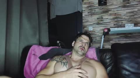 Snapshot of bigboyband chatting on December 14, 7:29 pm Bigboyband online show from December 14, 7:29 pm