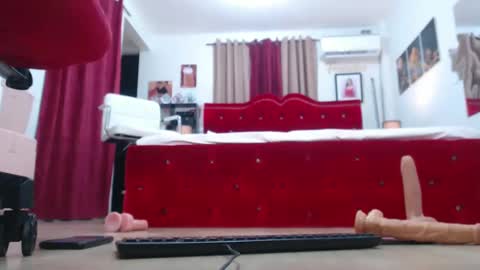 Snapshot of bigcassandrats chatting on December 6, 5:33 pm BIG COCK CASSANDRA online show from December 6, 5:33 pm