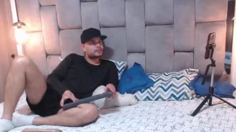 Snapshot of bigcock_couplexxx chatting on July 12, 4:03 am DAVID and JUAN online show from July 12, 4:03 am