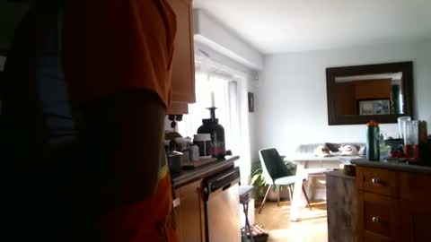 Snapshot of bigcumcanada chatting on May 5, 9:34 pm bg online show from May 5, 9:34 pm