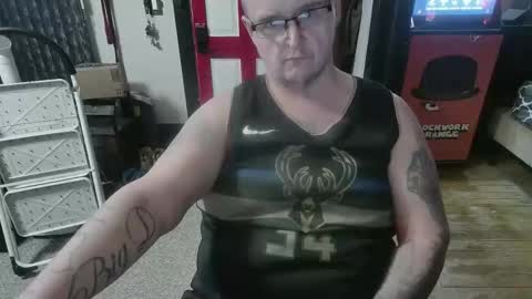 Snapshot of bigdbrillion chatting on February 20, 7:54 am Darryl online show from February 20, 7:54 am