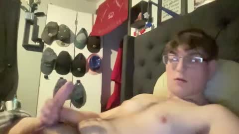 Snapshot of bigdick10082 chatting on February 5, 3:44 am bigdick10082 online show from February 5, 3:44 am