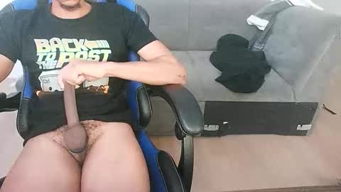 Snapshot of biggeroncam chatting on October 24, 1:35 am biggeroncam online show from October 24, 1:35 am