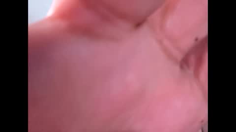 Snapshot of bigguunn chatting on January 18, 10:13 pm bigguunn online show from January 18, 10:13 pm