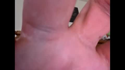 Snapshot of bigguunn chatting on February 12, 11:33 pm bigguunn online show from February 12, 11:33 pm