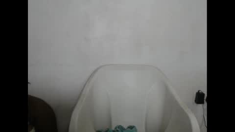 Snapshot of biggybudy chatting on December 7, 12:52 am biggybudy online show from December 7, 12:52 am