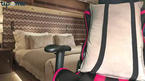 Snapshot of bighugedicker chatting on March 7, 12:26 am bighugedicker online show from March 7, 12:26 am