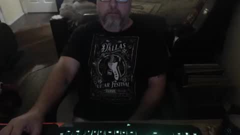 bighugmugg online show from May 15, 11:17 am