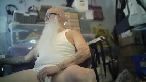 Snapshot of bigjeff01 chatting on December 14, 6:12 pm bigjeff01 online show from December 14, 6:12 pm