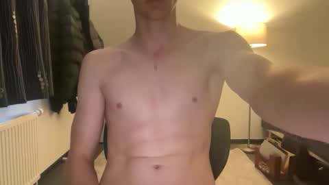 Snapshot of bigleor chatting on February 10, 3:05 pm bigleor online show from February 10, 3:05 pm