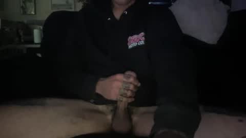 Snapshot of bigloadzisback023 chatting on January 4, 12:37 am bigloadzisback023 online show from January 4, 12:37 am