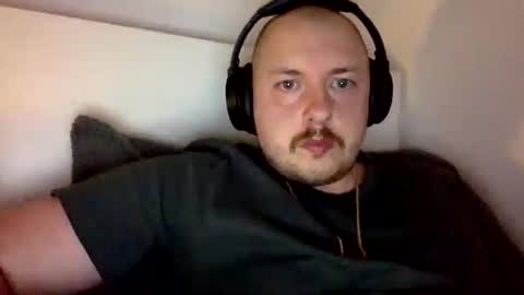 Snapshot of bigpoppagreg77777 chatting on November 4, 4:39 pm Greg online show from November 4, 4:39 pm