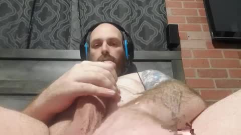 Snapshot of bigprick85 chatting on December 8, 3:13 pm bigprick85 online show from December 8, 3:13 pm