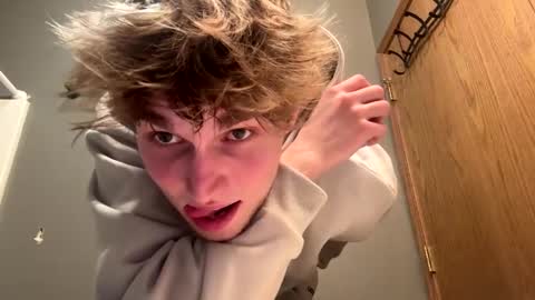 bigskinnyboyshh online show from January 8, 6:20 am